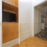 Ych-elegante Vicino Ada Apartment *