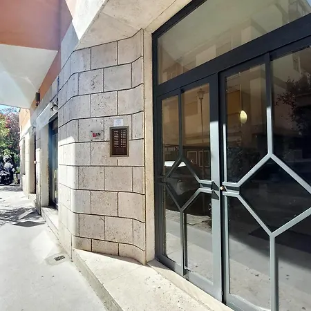 Ych-elegante Vicino Ada