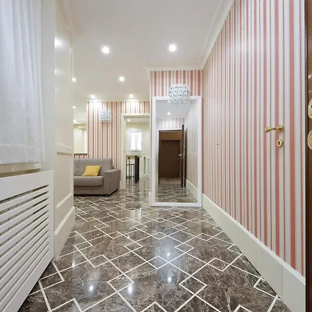 Ych-elegante Vicino Ada ローマ