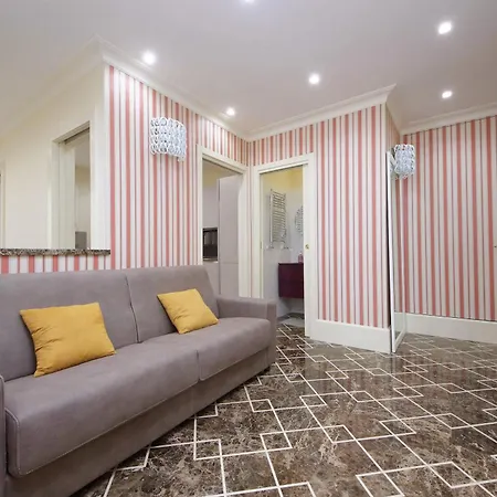 Ych-elegante Vicino Ada ローマ