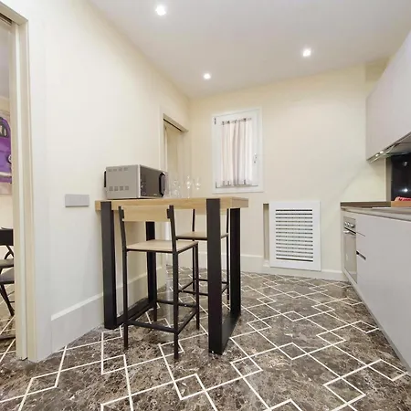 Ych-elegante Vicino Ada