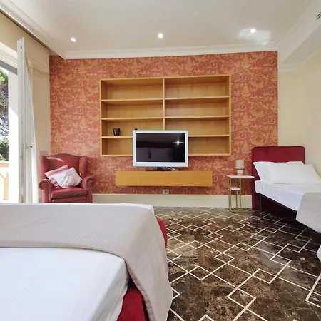 Ych-elegante Vicino Ada * ローマ