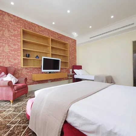 Ych-elegante Vicino Ada ローマ