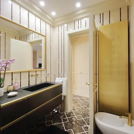 Ych-elegante Vicino Ada * ローマ