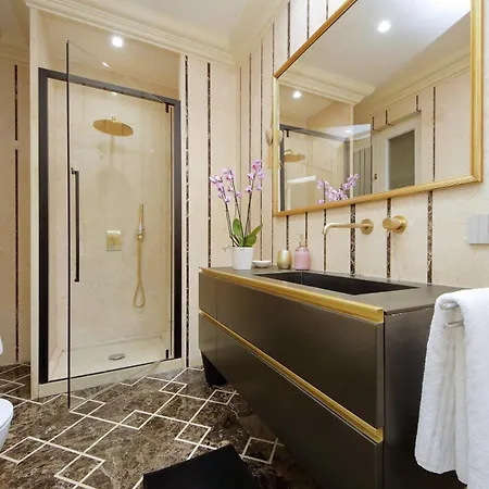 Ych-elegante Vicino Ada