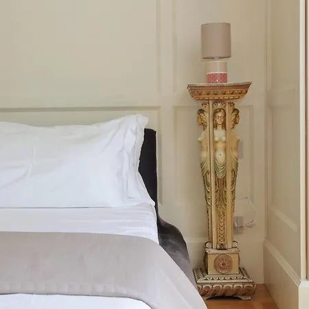 Ych-elegante Vicino Ada